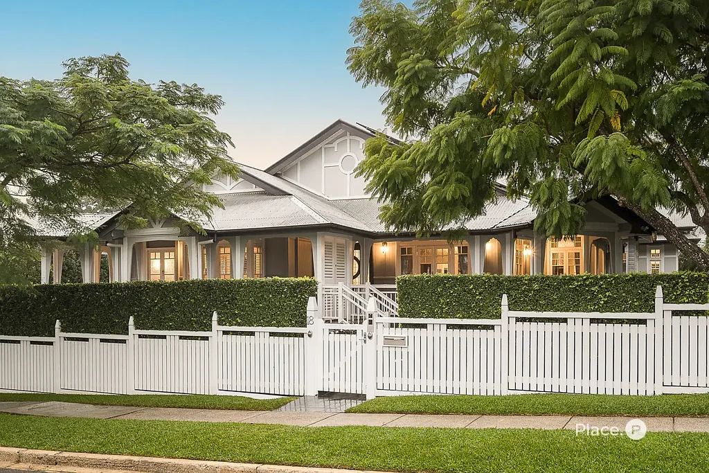 18 Henzell Terrace, Greenslopes, QLD 4120