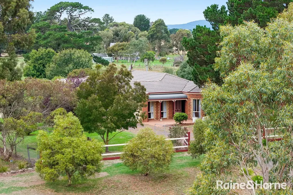 Carlsruhe 4房  Timeless Country Living on an Acre (approx) - Space, Serenity & Views