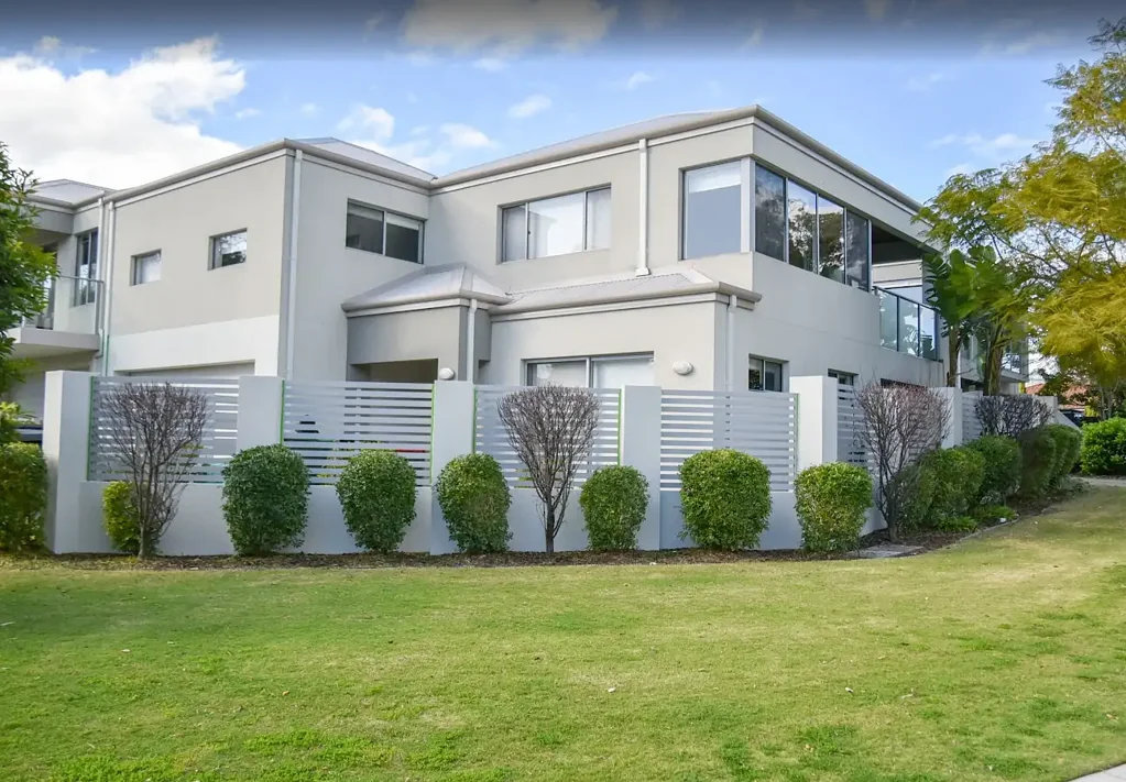 PARKSIDE LUXURY IN THE HEART OF INNALOO