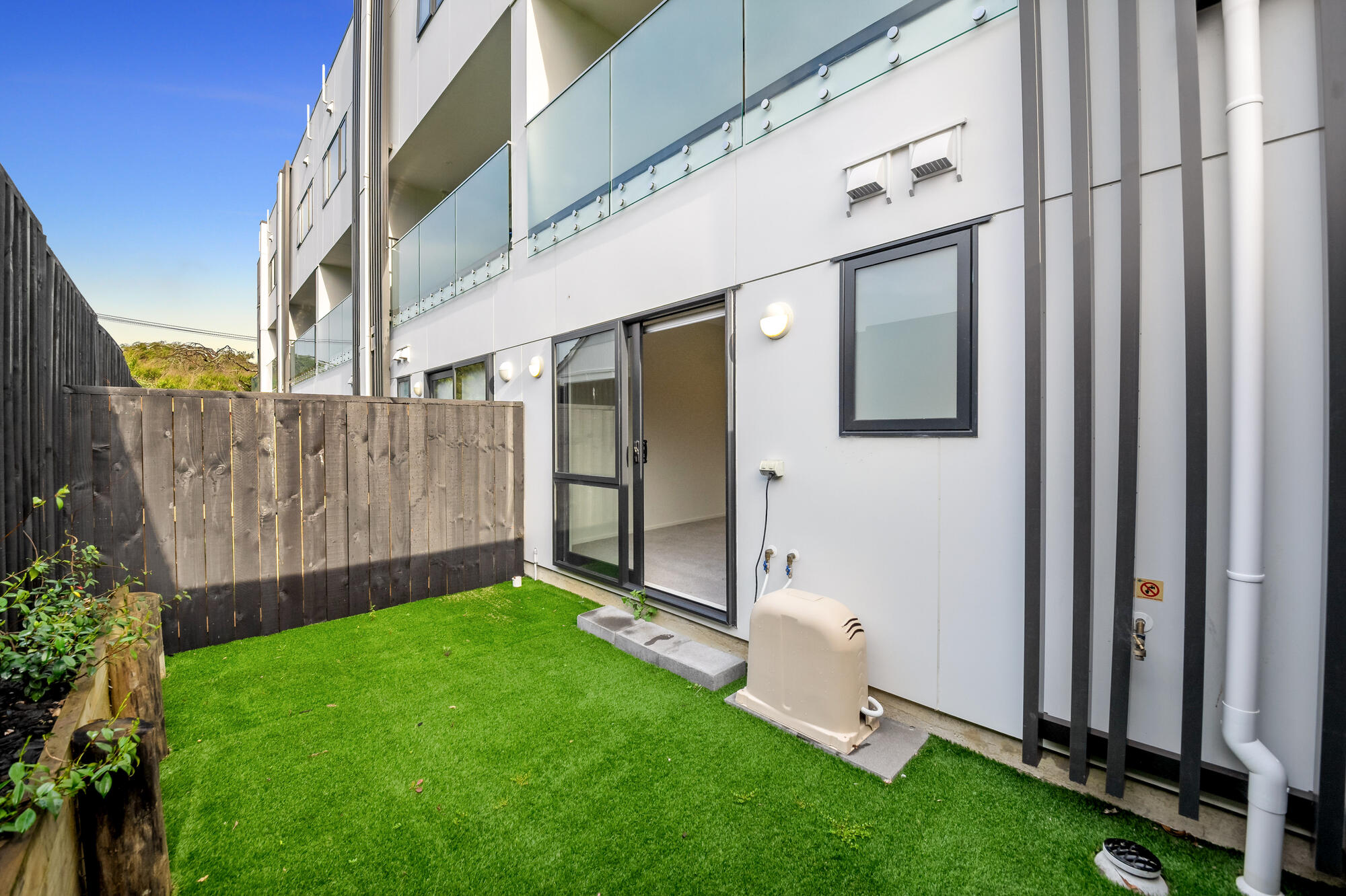 4/21 Erima Avenue, Point England, photo 12