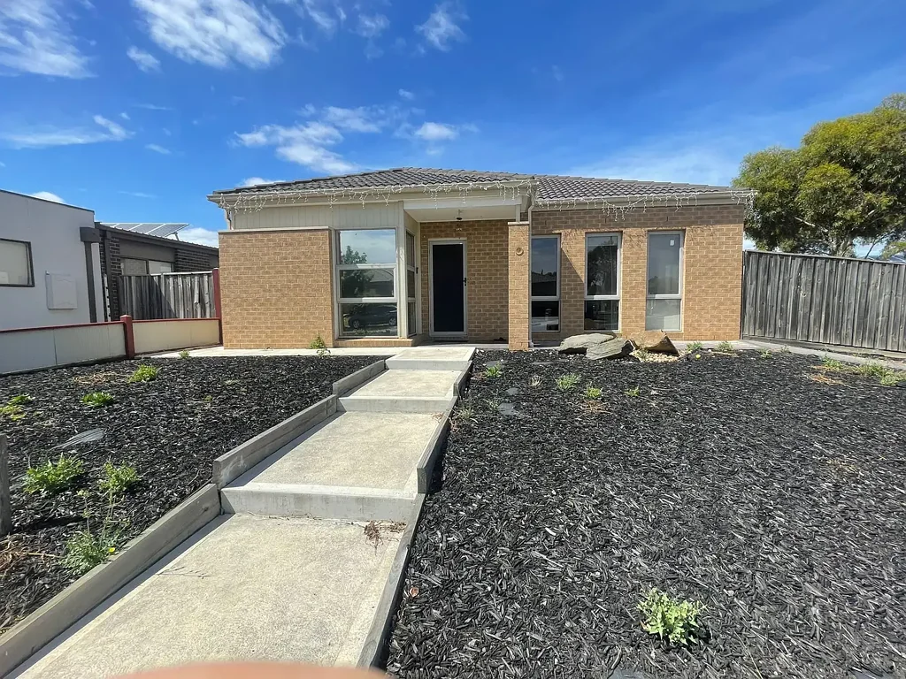 Luxury Living in the Heart of Tarneit near Tarneit train station !!!