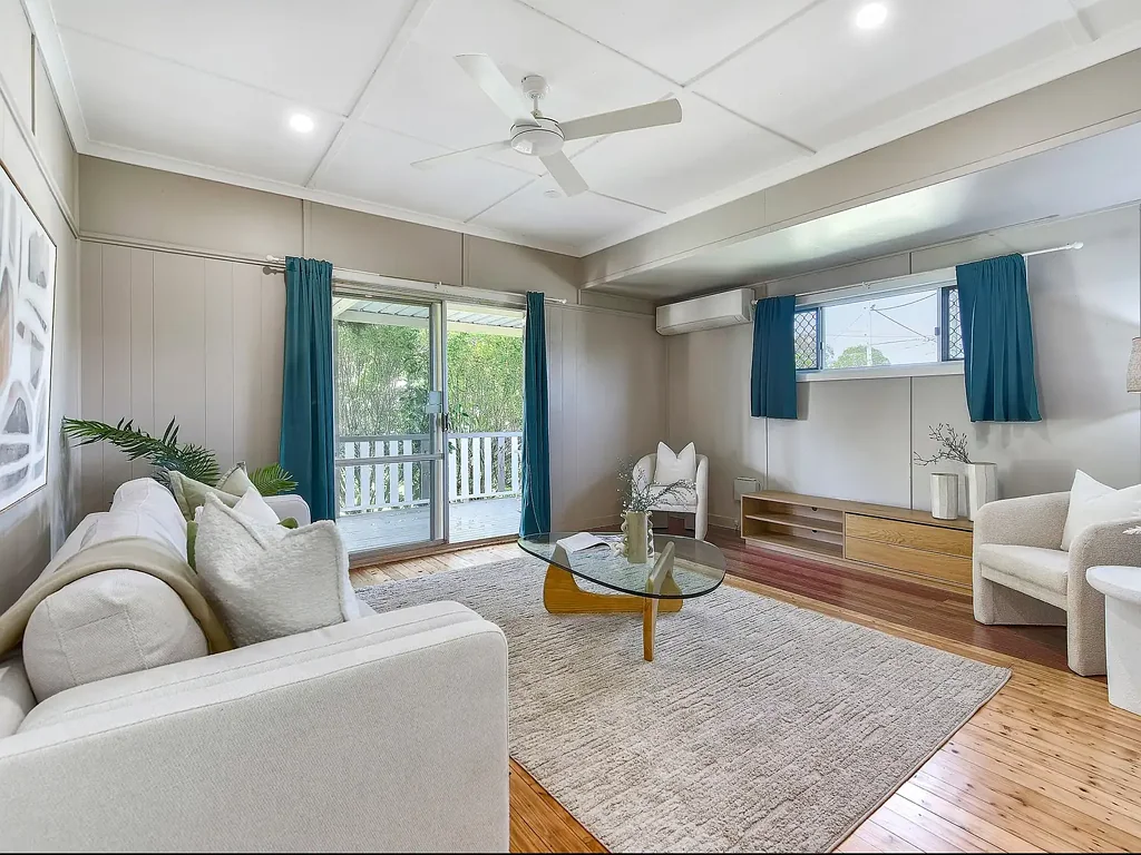 Zillmere 3房 高设地块658平米 全围栏 三卧带储物 双车库 便捷学区 家长首选 Elevated Living on a Spacious 658m² Block – Prime Zillmere/Aspley Border