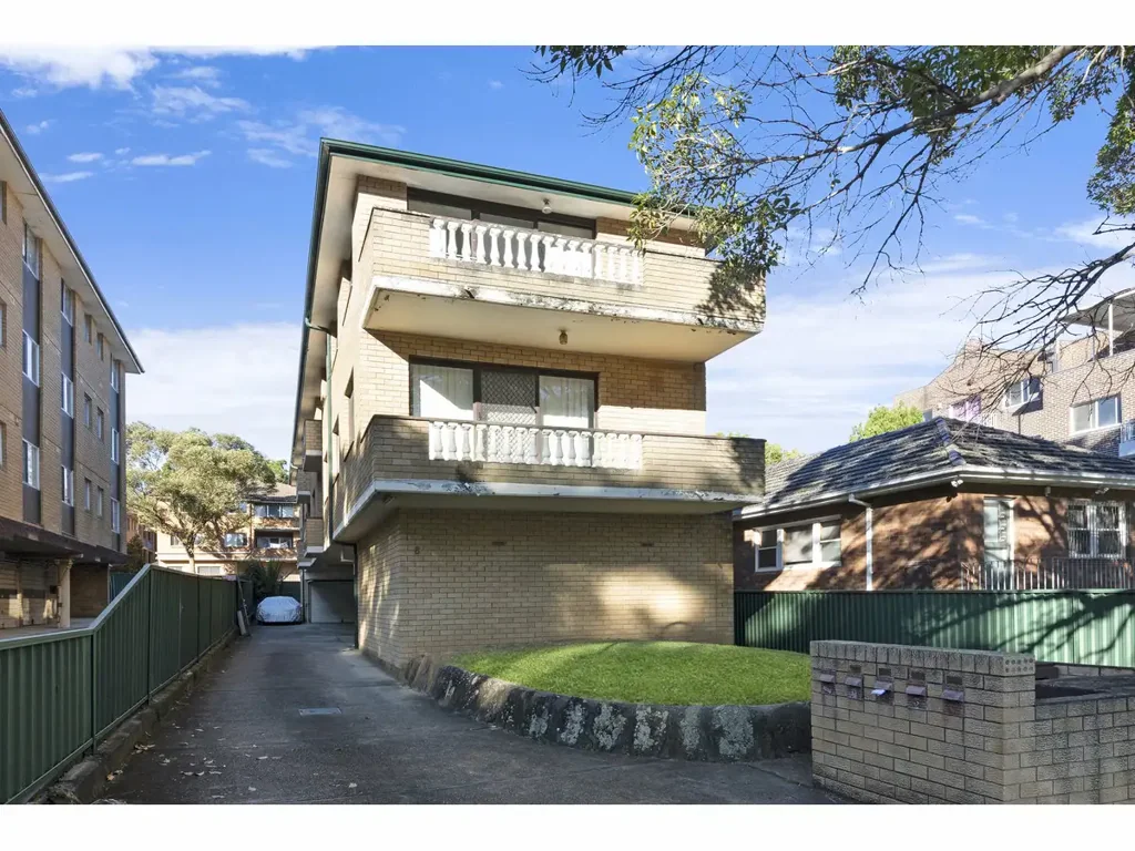 Freshly Renovated Residence!!!