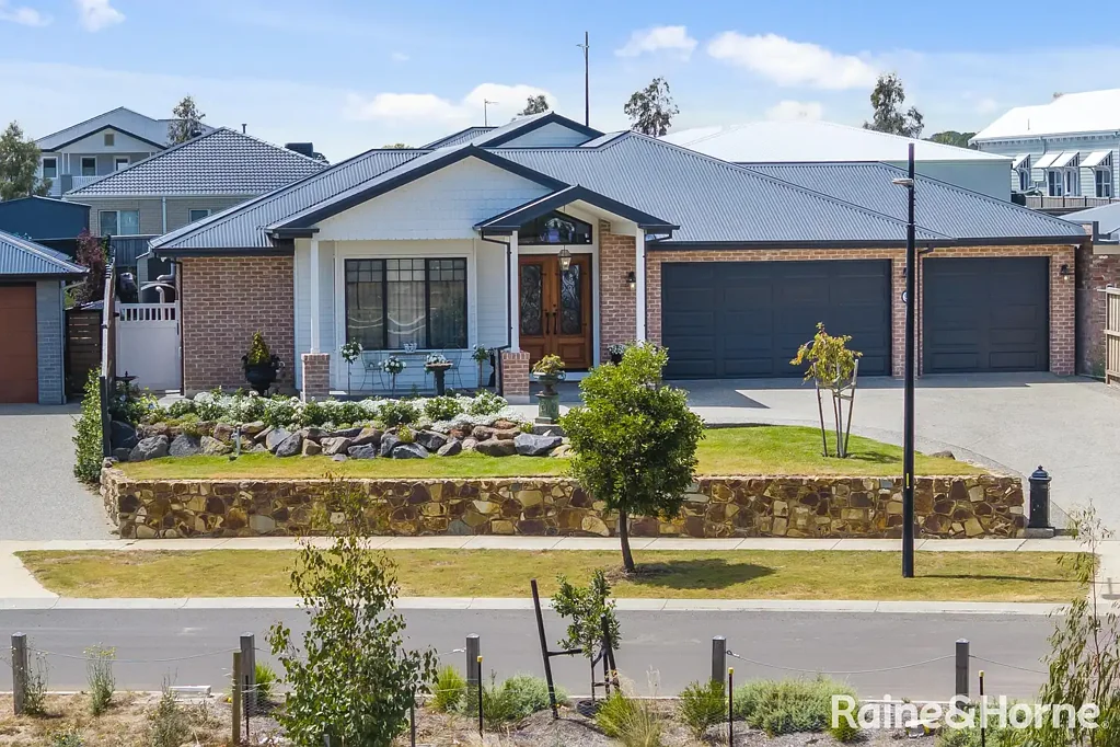 Gisborne 4房  An Architectural Showpiece of Bespoke Design & Grand Family Living