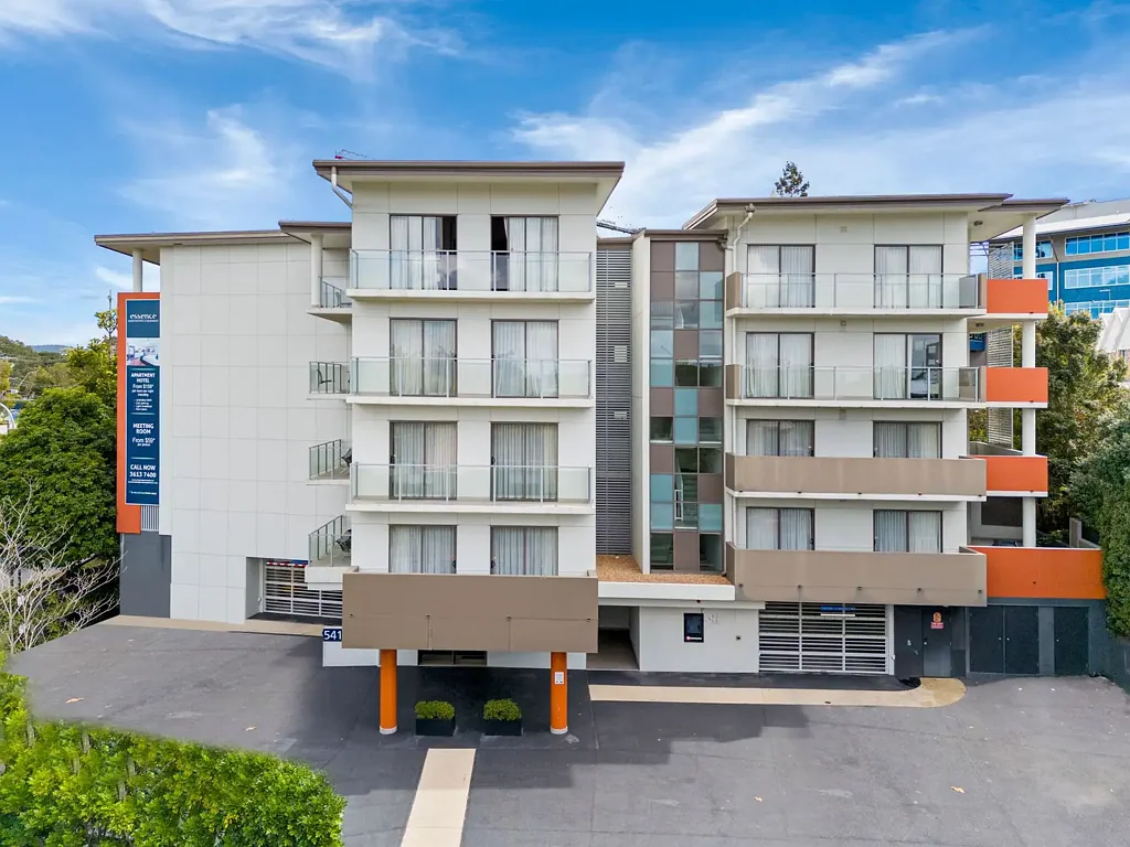 Chermside 2房 酒店式公寓 收入连续性模式 长期租赁便利 优质装修 两卧两卫 双阳台 安全通道 指定车位 综合体娱乐 贴近医院零售交通 The Investment That Works for You!
