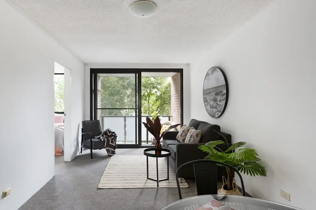 Balcony + parking + ultimate privacy