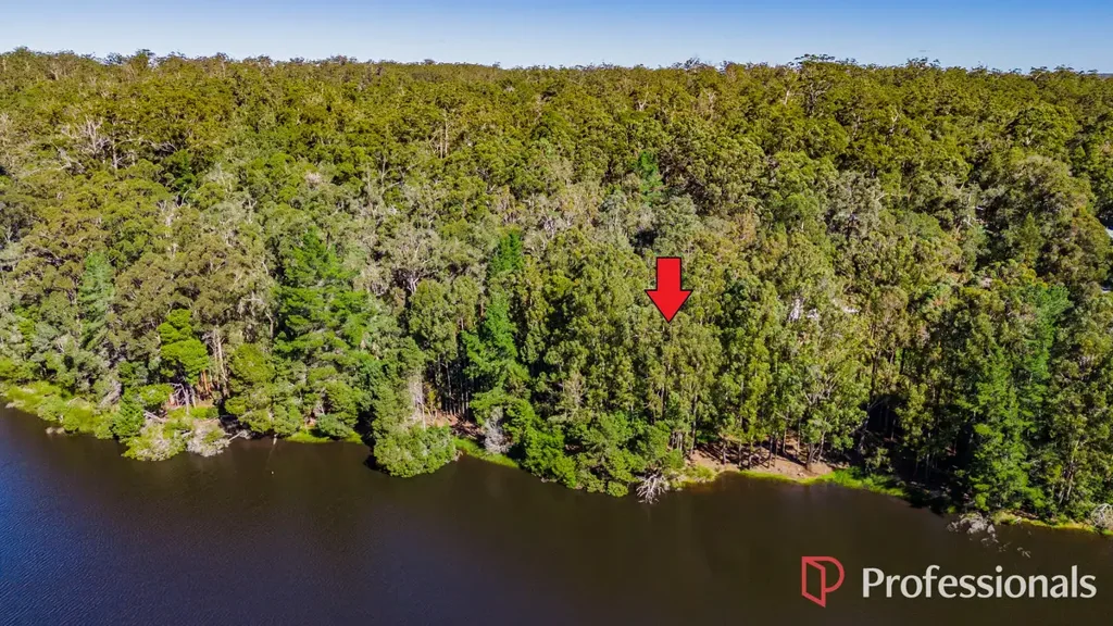 Quinninup An acre by the lake, this is a dream come true!!