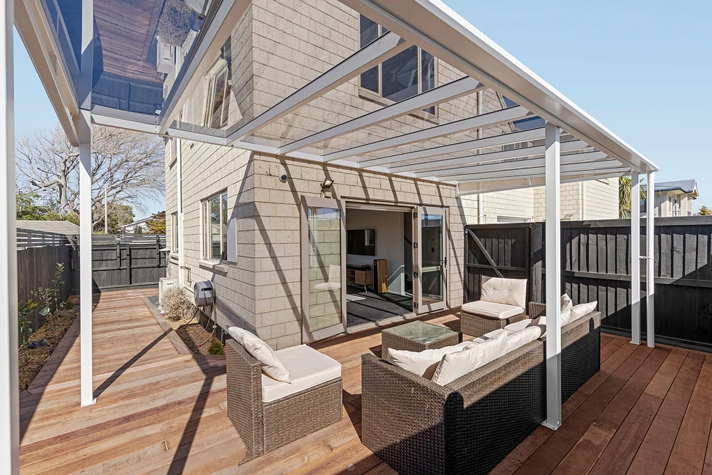 New Brighton 3 Slaapkamer FREEHOLD, FULLY RENOVATED & FABULOUS!