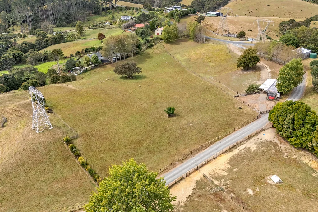 Clevedon Hilltop Section in Clevedon on 4.3 Acres