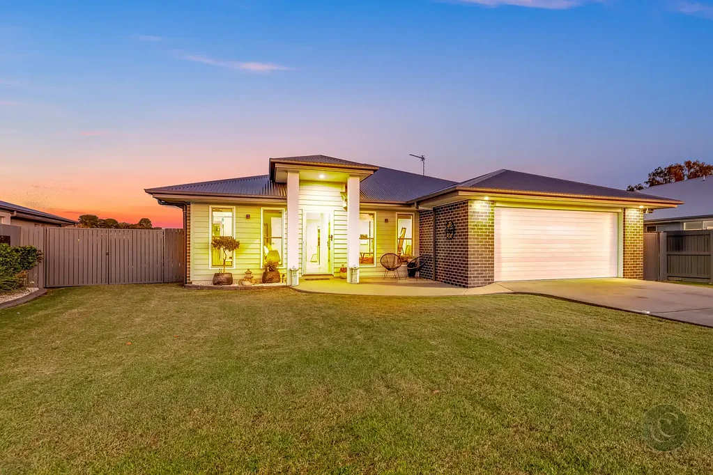 31 Cambridge Circuit, Southside, QLD 4570
