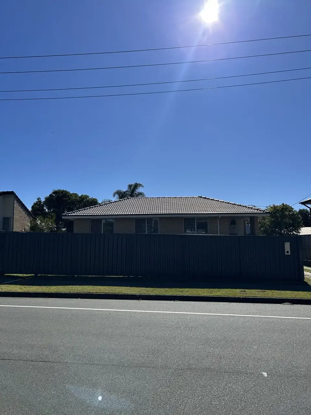 Deception Bay 3房 开放式布局 优质洁具 独立洗衣房 海风门廊 双车库 大地块 DA已批 步行便利 Opportunity to develop existing 599sqm block