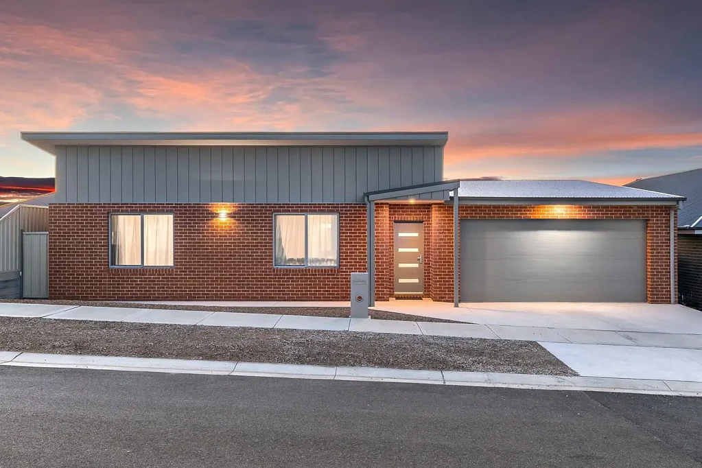 Wodonga 3房  Immaculately Presented Custom Home.