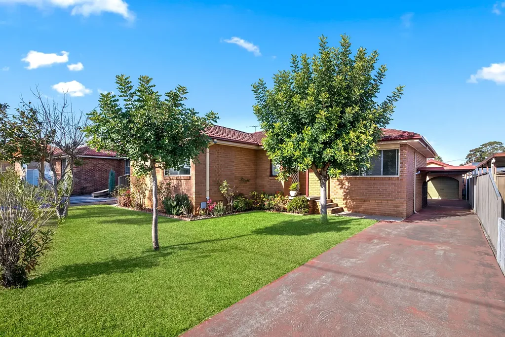 64 Hillview Parade, Lurnea, NSW 2170