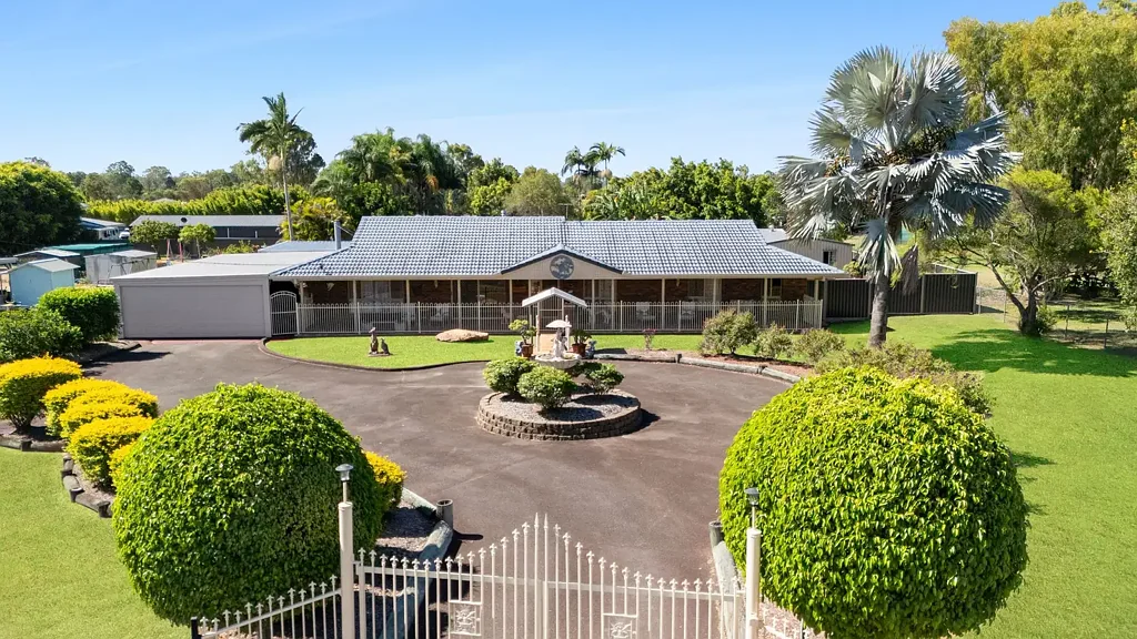Burpengary East 3房  First Time on the Market: A Home of Distinction in Burpengary East