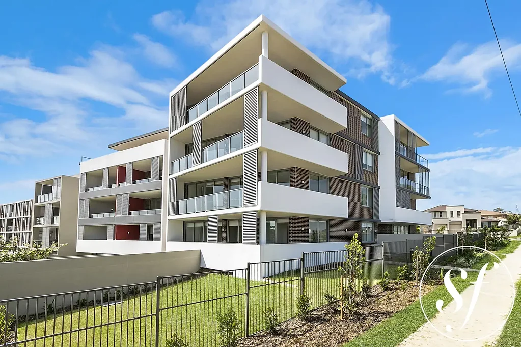 Ground Floor Living with Courtyard!!
