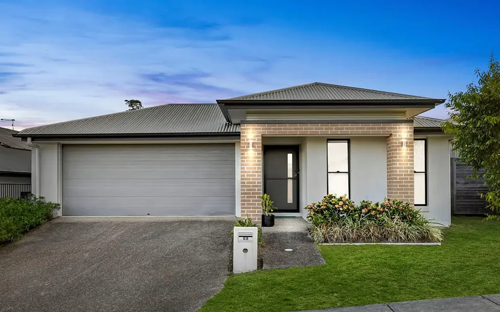 Modern Family Living in a Prime Upper Kedron Location