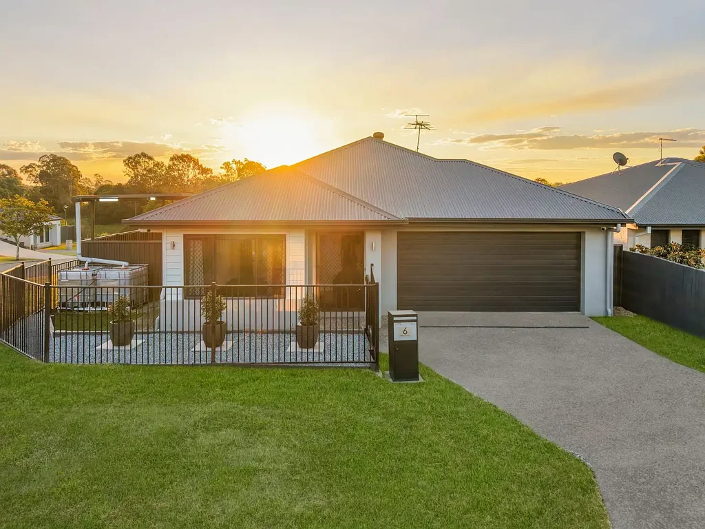 Logan Village 3 Bedroom MOTIVATED OWNERS MUST SELL!