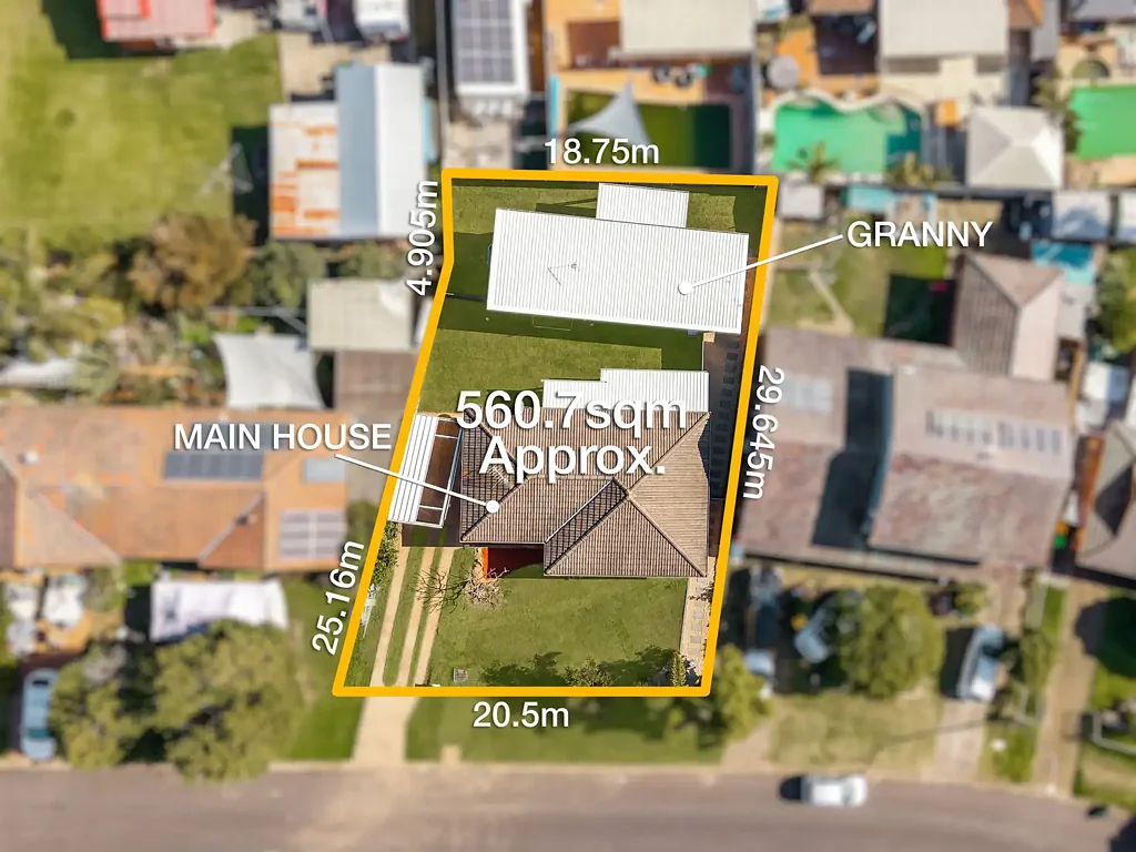 Minto 5chambre Dual Income Opportunity | Renovated Family Home + Brand New Luxury Granny Flat