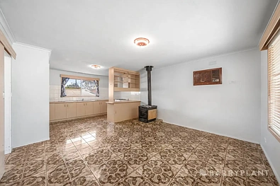Kitchen - 23 Monbulk Road, Mount Evelyn, VIC 3796