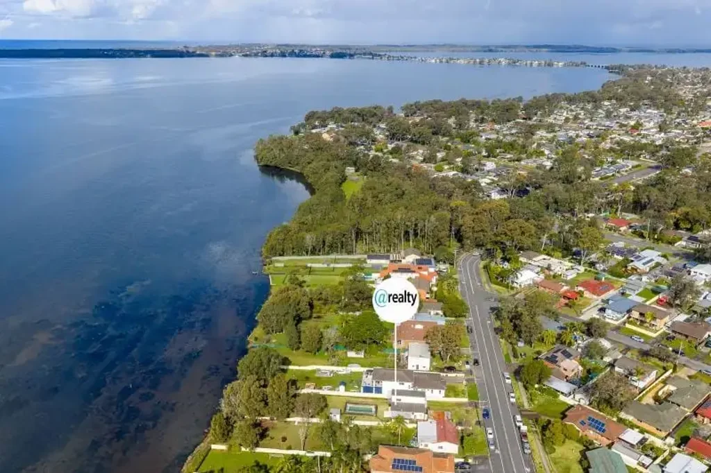 Charmhaven 4ਬੈੱਡਰੂਮ Waterfront Home on a Huge 1,175m² Level Block