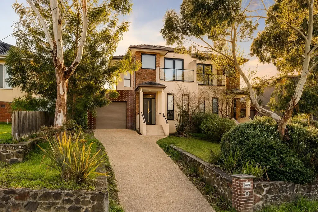 Ashburton 4Kwarto Elevated family living in a prized parkside setting.