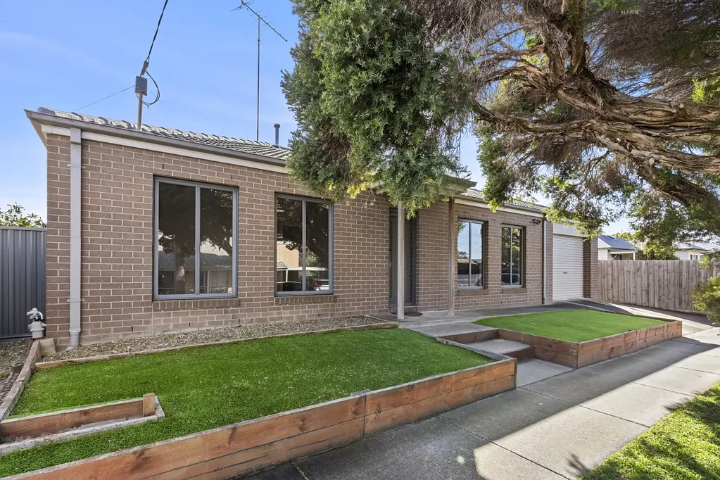 Belmont 2Zimmer Low Maintenance Gem in Perfect Location