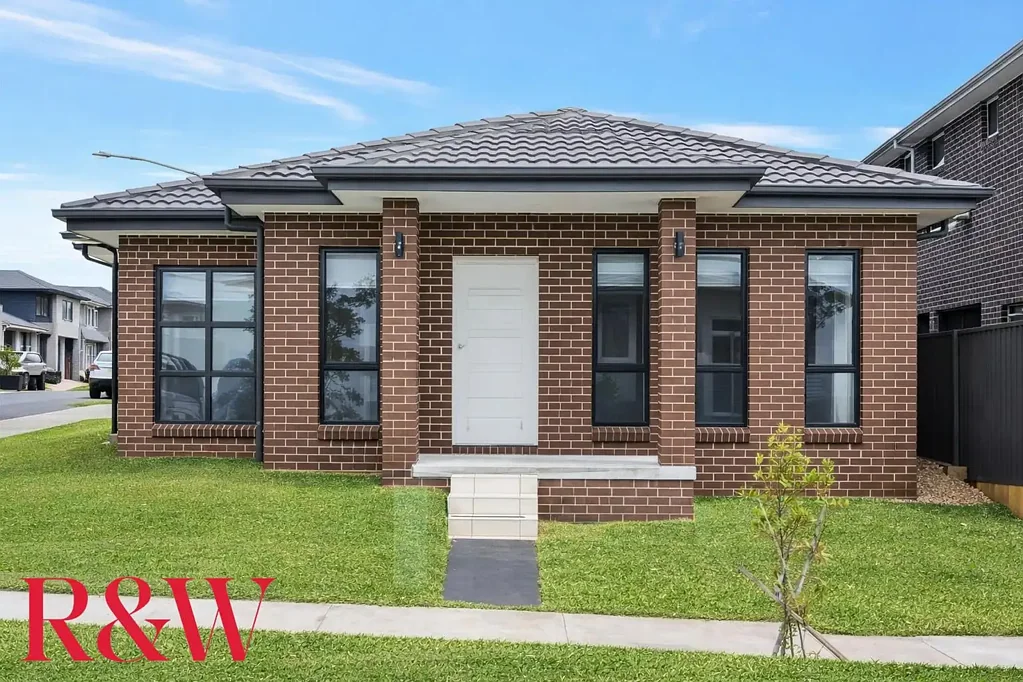 FANTASTIC NEAR NEW 4 BEDROOM HOME