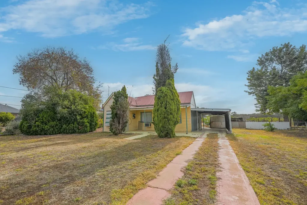89 Pine Street, West Wyalong, NSW 2671