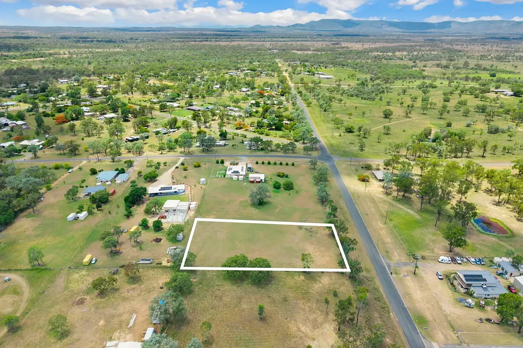 Gracemere One acre of space, privacy & possibility!