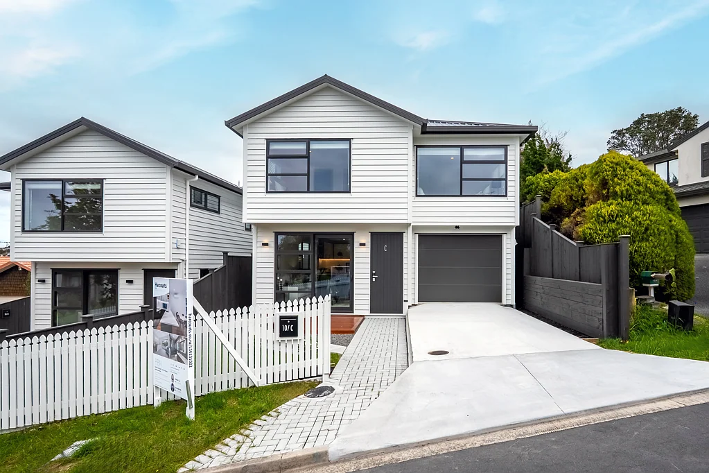 10C Egret Court, Unsworth Heights, North Shore City, Auckland