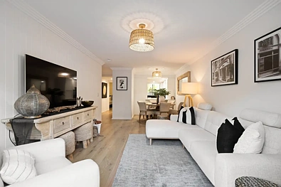 Avalon Beach 2房 安全的村庄生活，拥有两个私人庭院 Secure Village Living with Two Private Courtyards