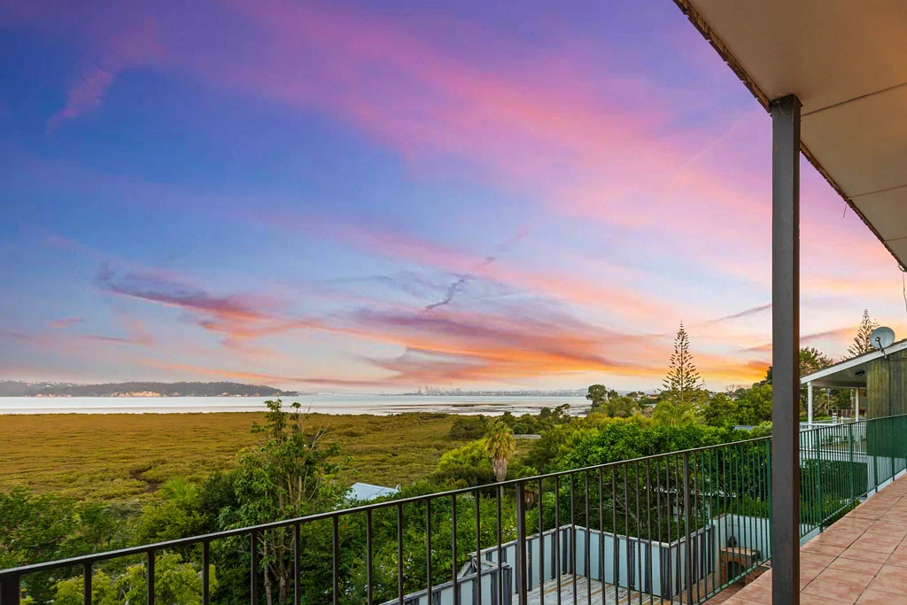 Te Atatu Peninsula 4房 1,351㎡大地，私藏级滨水资产——视野无界，潜力无限 Ignore CV, Act Fast - Harbourside Opportunity