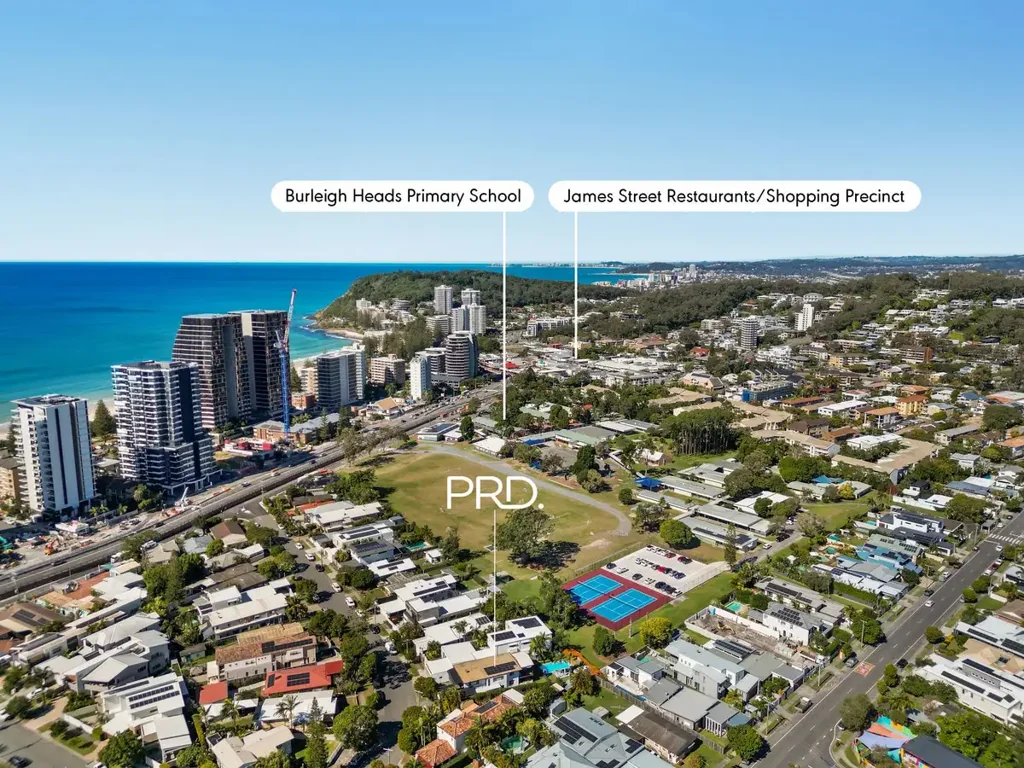 Burleigh Heads 6 Bedroom A Dream Location - Short walk to Beach!