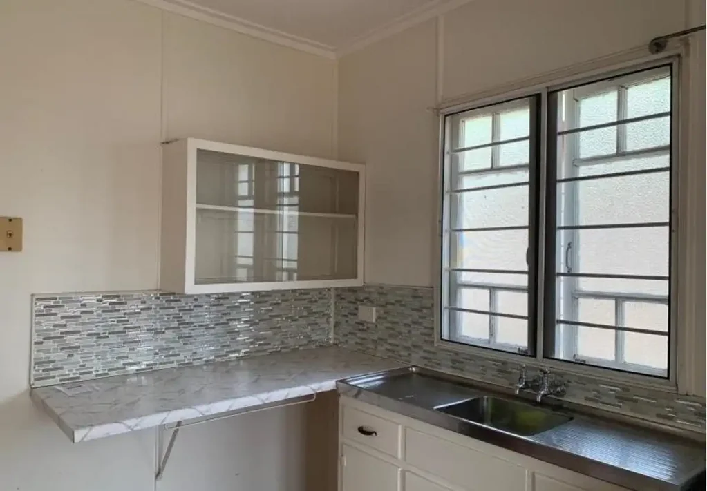 WORKERS COTTAGE IN ELEVATED RED HILL POSITION