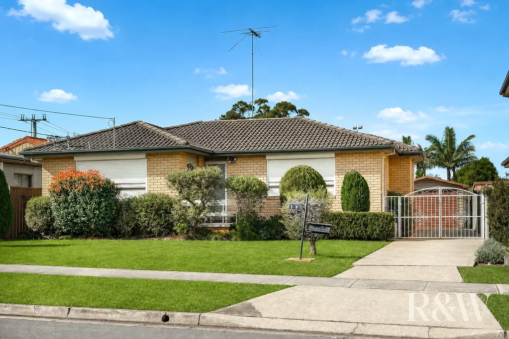 Rooty Hill 3房 Rooty Hill 的砖结构家庭住宅 (步行可达火车站和商店) Brick Family Home in Rooty Hill (Walk to Train Station & Shops)