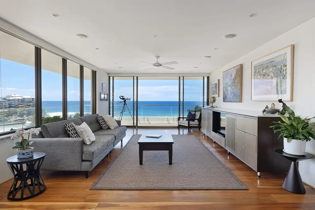 Designer Northeast Apartment in Pembroke