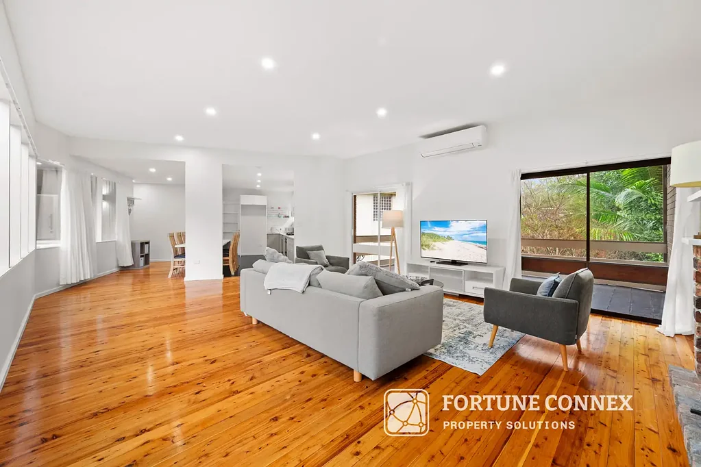 Hornsby 5બેડરૂમ A Luxurious, Impeccable Family Oasis with Brand New Interiors
