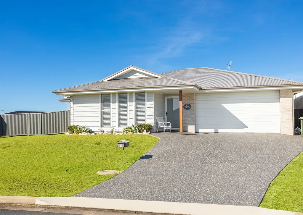 8 Ondaroo Crest, Old Bar, NSW 2430