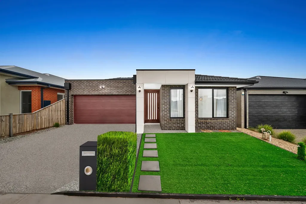 Weir Views 4房 建筑师设计近新 3卧定制收纳 高天花板 现代900毫米电器 开放式生活区 智能主门锁 智能照明 精心规划优越位置 Opalia Plaza近邻 Unparalleled Luxury Meets Modern Family Living