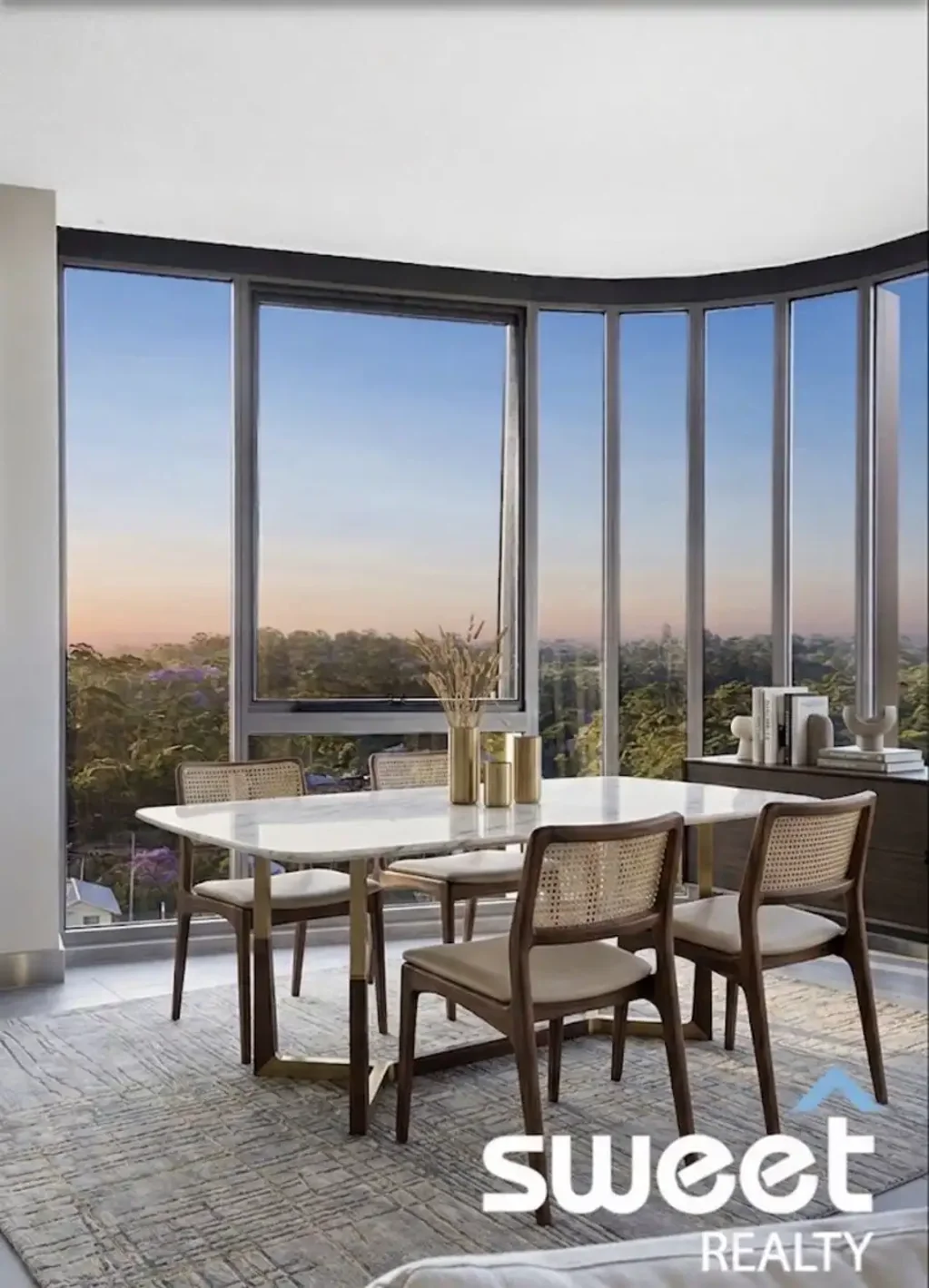West Ryde 4房 卓越的双钥匙双收入机会，精致四卧室豪华公寓 Exceptional Dual key & dual income Opportunity in a Sophisticated 4-Bedroom Luxury Apartment