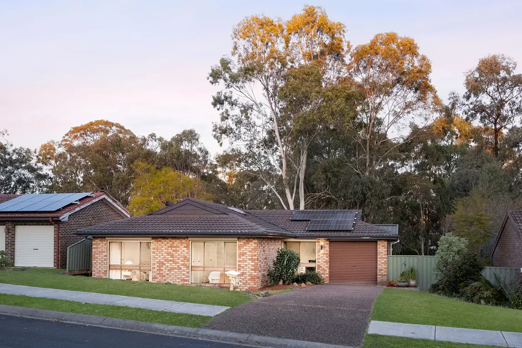 Rosemeadow 4房 宽敞的家庭娱乐空间，坐拥宁静的丛林美景 Spacious Family Entertainer with a Peaceful Bushland Backdrop