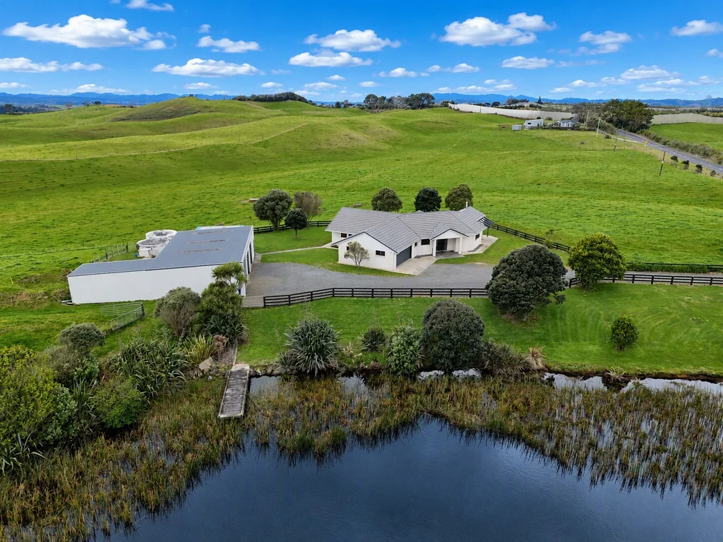 Te Kopuru Lifestyle Living With Lakefront Magic!