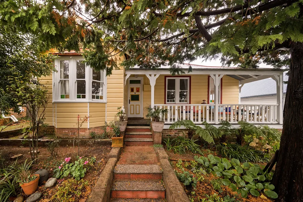 Katoomba 3房  Timeless Mountain Charm with Endless Potential in Prime South Katoomba Position