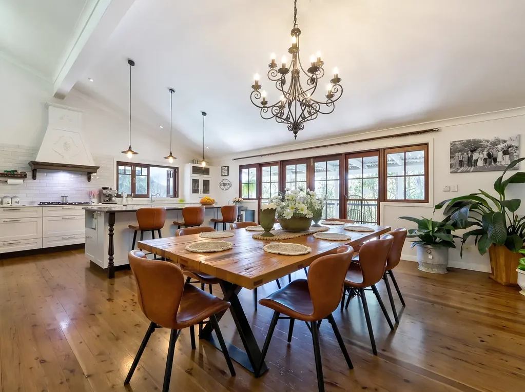 Gilston 5ਬੈੱਡਰੂਮ Renovated Acreage with Dual Living