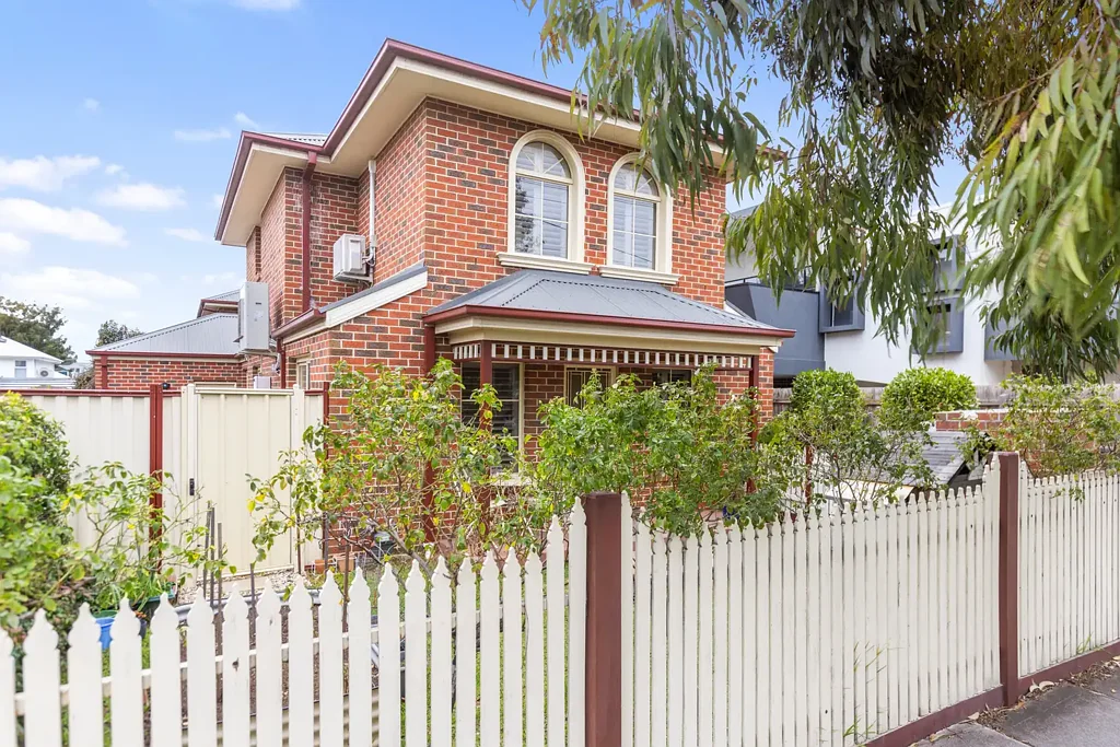 Yarraville 2 Bedroom A bright modern home with space to relax and entertain