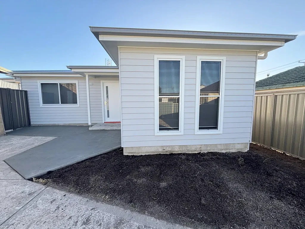 Granny Flat with Single Garage - WATER USAGE INCLUDED 💧