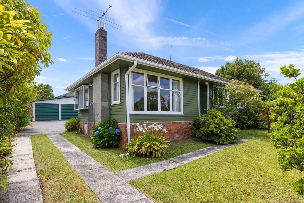 Te Atatu Peninsula 3غرفة نوم RC Submitted – 5 Homes on Flat M/H Urban-Zone Site