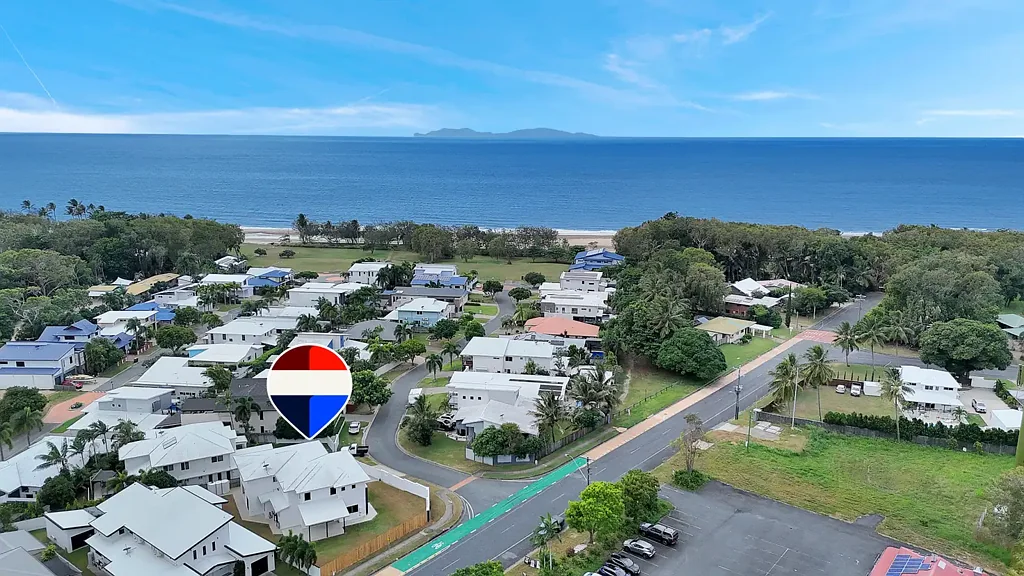 Blacks Beach 4침실 Elevated Coastal Living with Ocean Views