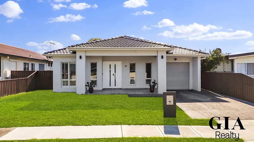 Fairfield West 6Habitaciones Stylish Family Home with Brand New Granny Flat – Dual Living in Prime Fairfield West Location