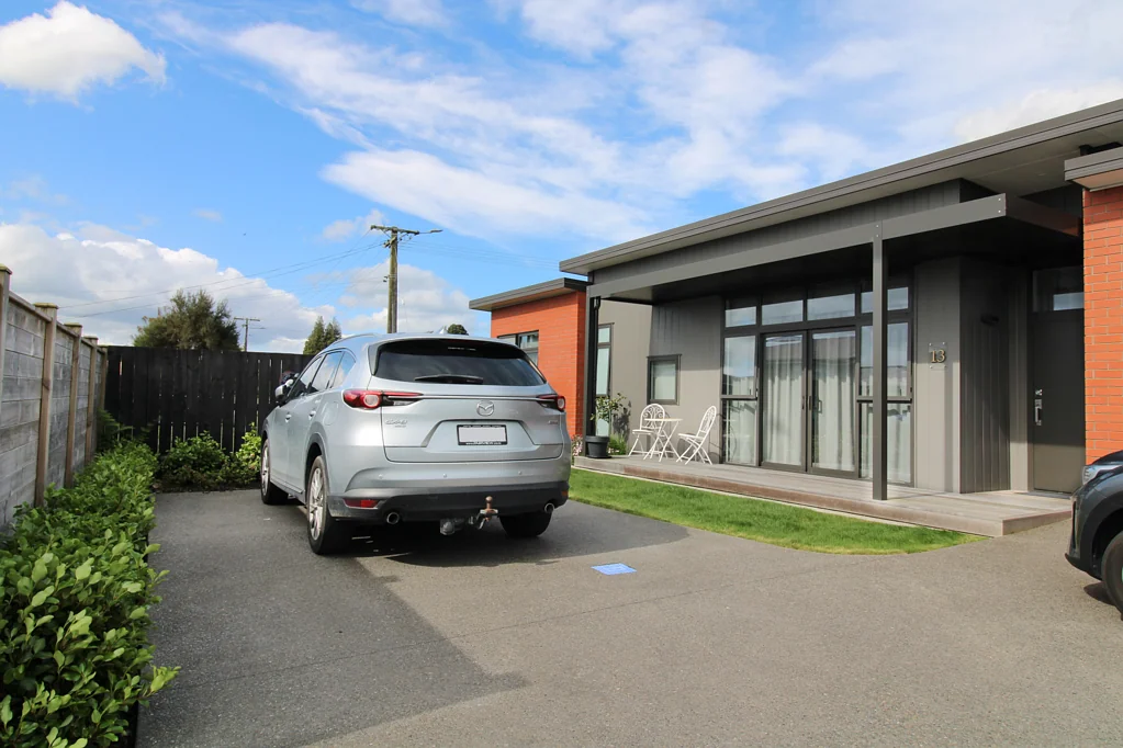 Matamata 2ਬੈੱਡਰੂਮ Spacious & Stylish Two-Bedroom Duplex with Internal Garage & Sunny Backyard